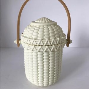 Pre -Owned Retired PARTYLITE Bisque Nantucket Basket